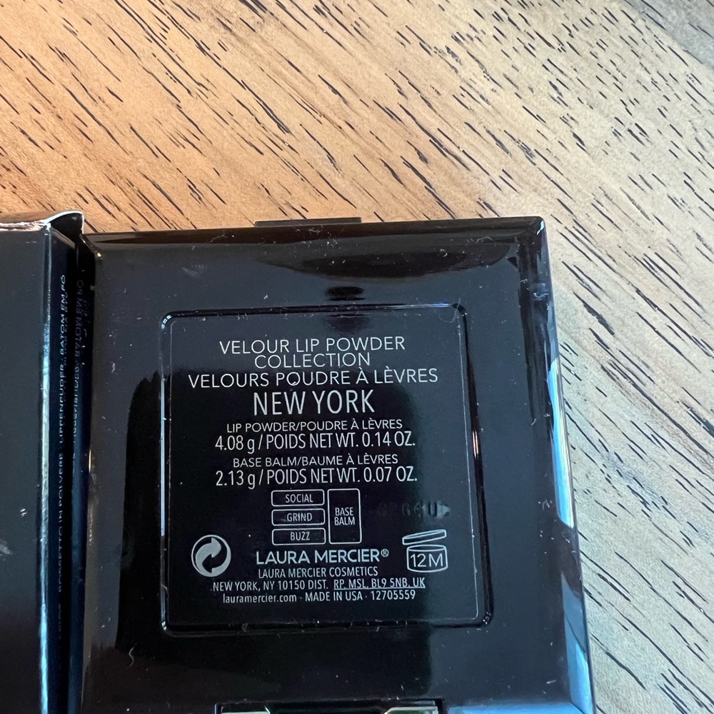 Laura Mercier Velour Lip Powder Collection - Red and Pink
NEW YORK - Picture 3 of 3